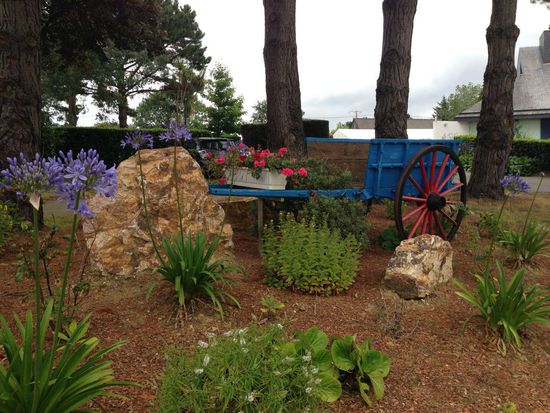 Ja, so dekoriert man hier den Weg.