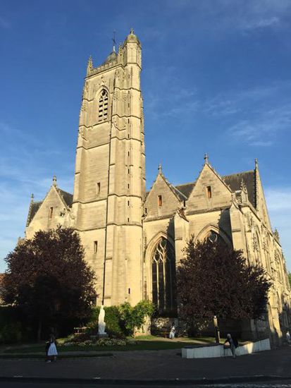 Und die Kirche Saint-Jean-Baptiste.