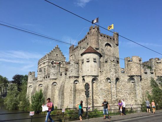 Die größte Wasserburg Europas, mitten in der Stadt!
