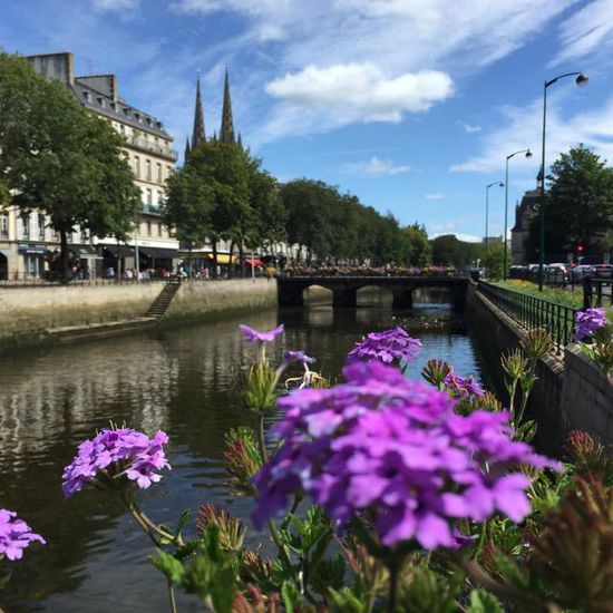 Das Städtchen Quimper zeigt sich von seiner besten Seite.