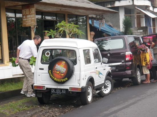 mit unserem etwas klein geratenen Auto..