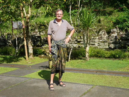 Korrekte Kleidung ist ein Muss bei einem Tempelbesuch.