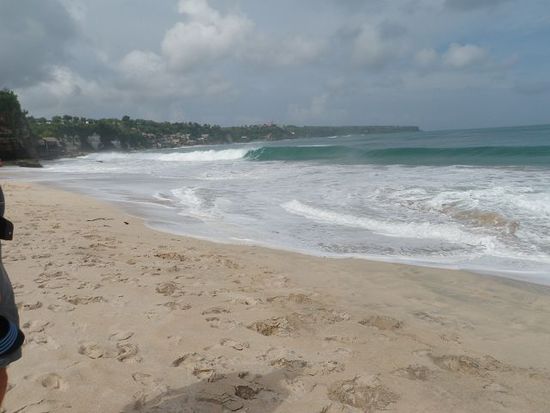 Bei Kuta sind die Surferwellen zu finden. Mächtig!