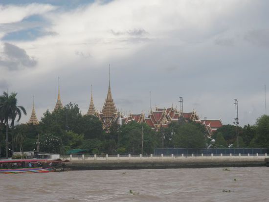 Die Tempelstadt vom Wasser aus.