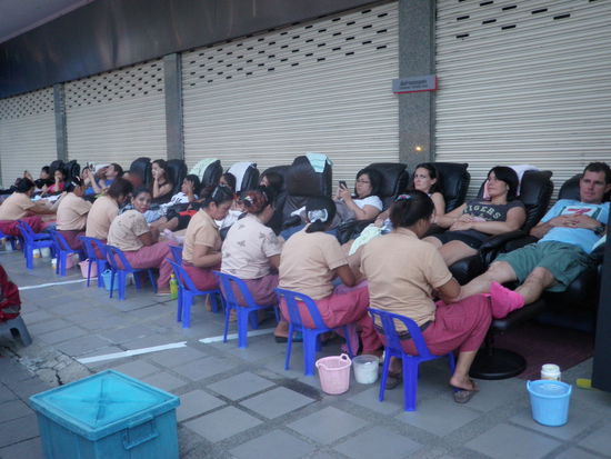 Der Sonntagsmarkt ist nicht nur fürs Einkaufen gedacht.