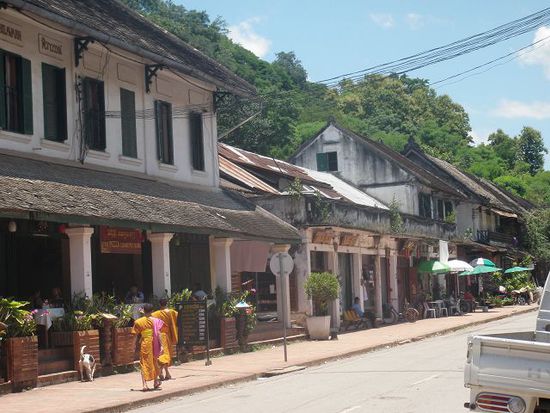 Die Altstadt ist sehr übersichtlich: es gibt zwei Uferpromenaden und zwei Parallelstrassen mit hübschen kleinen Gässchen als Querverbindungen.