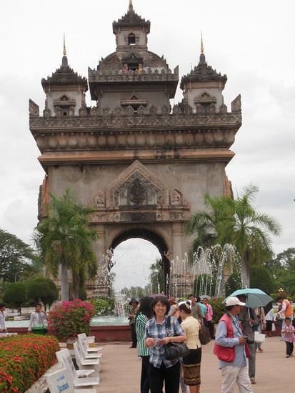 Wir finden ihn schön, den Arc de Triomphe von Vientiane