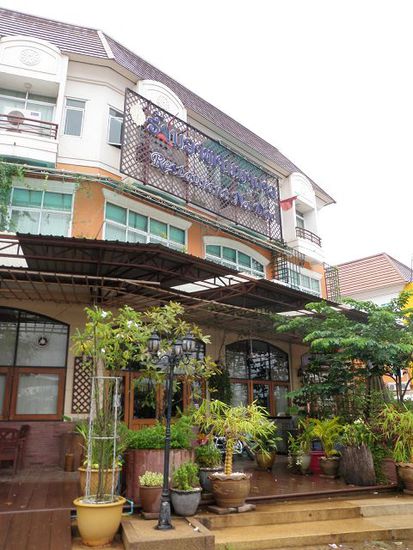 Das leckere französisch-laotische Restaurant Na Dao hat uns die Wartezeit in Pakse versüsst.