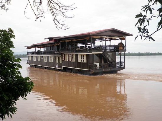 Die Vat Phou hat 12 Kabinen mit allen Annehmlichkeiten, tolles Restaurant und Bar. Auch die organisierten Ausflüge geniessen wir sehr - es fehlt uns an nichts.