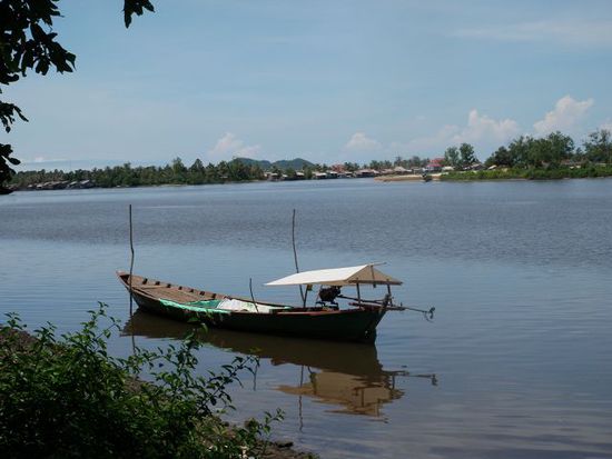 Kampot am Nordufer des Flusses Teuk Chhou gelegen. Malerisch, oder?`