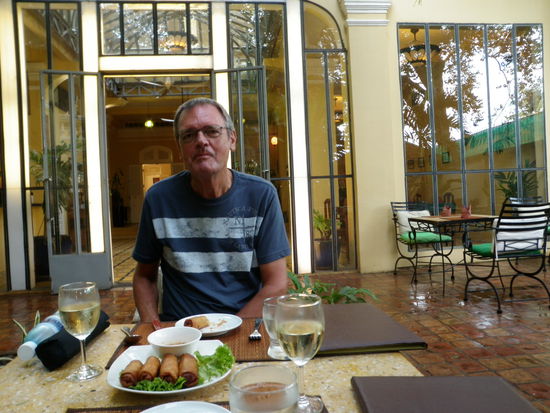 Leben wie die Kolonialherren in Battambong. Allerdings ist dies hier die Ausnahme - aber wir haben sie gefunden!