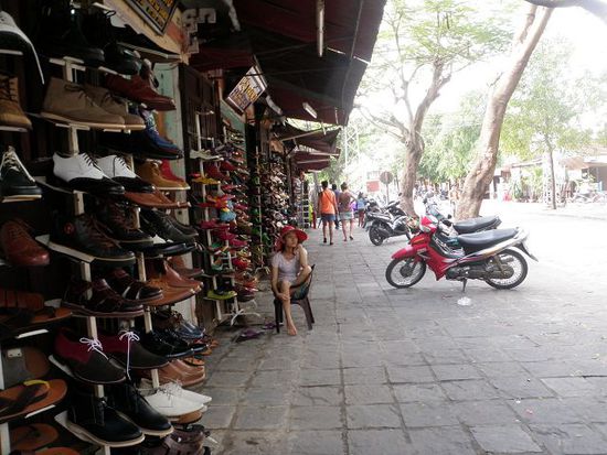 Hoi An ist für seine Masskleider und -schuhe bekannt.
