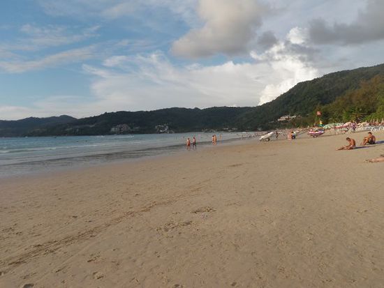 Wir wohnen nur 5 Gehminuten von diesem schönen und breiten Strand und tun morgendlich etwas für die Fitness.