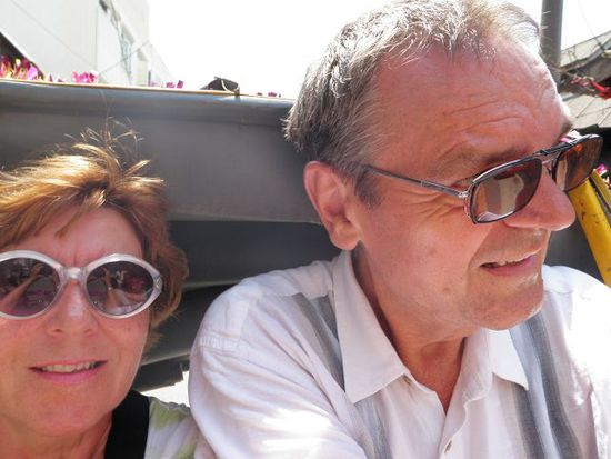 Ist das Trishaw wohl zu klein für Chris? Es gibt nur noch Wenige davon, denn auch hier hat jeder sein Auto, meistens uralt und klapprig. Die Taxis, die wir bisher benützt haben, haben alle zwischen 280'000 und 650'000 km auf dem Zähler.