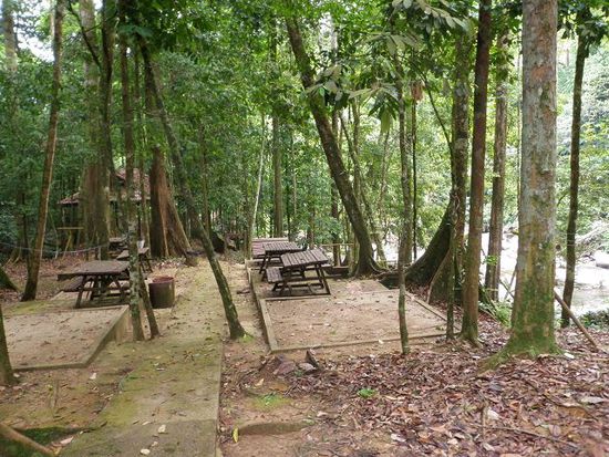 Wer pure Natur wünscht, kann auch hier mit Zelt übernachten. Ohne Restaurant und fliessend Wasser etc. Und kein Mensch weit und breit.