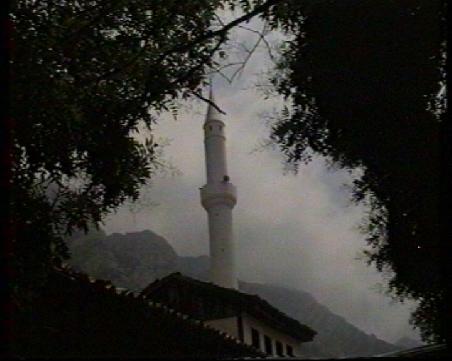 ... und auch das Minarett von Kruja hat wohl schon manch gute und schlechte Zeiten erlebt und ragt immer noch majestetisch in den Himmel!