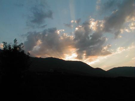 Sonnenaufgang über Tirana