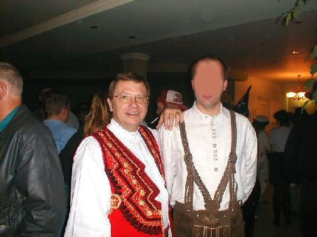 Ein "Möchtegerne-Shkipetare" und ein bayrischer Seppelhosen-Freak - es passt alles zusammen, wenn man nur bereit ist...