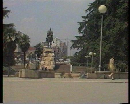 Skanderbeg-Denkmal auf dem Hauptplatz Tiranas