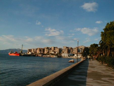 Italien?, Südfrankreich, Portugal, Kroatien oder doch Albanien? Ansicht der Strandpromenade von Saranda