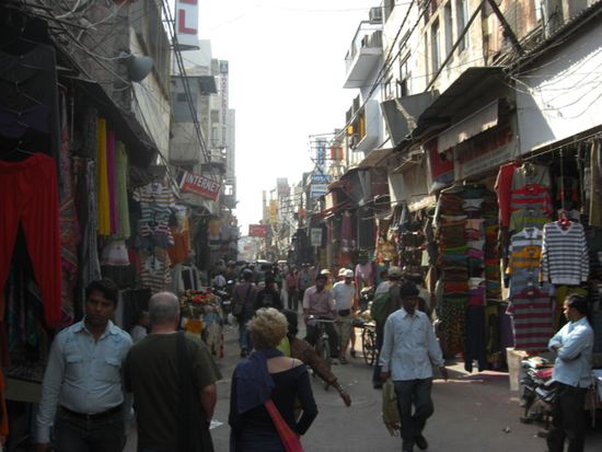 Die Straße in der ich einquartiert bin - eine Art Khao San Road, nur halt nicht in Bangkok sondern in Delhi.