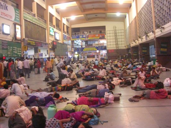 Bahnhof von Ahemdabad um 4 in der Früh