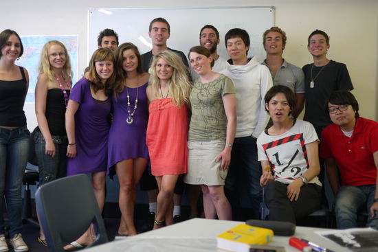 Meine Klasse... haben da zwei des gleiche Kleid an  like twins ...