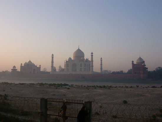Und hier das Taj bei morgendlichen Nebel