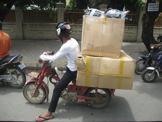 Es gibt nichts was ein Süd-Ost-Asiate nicht auf einem Moped transportieren kann! NICHTS!