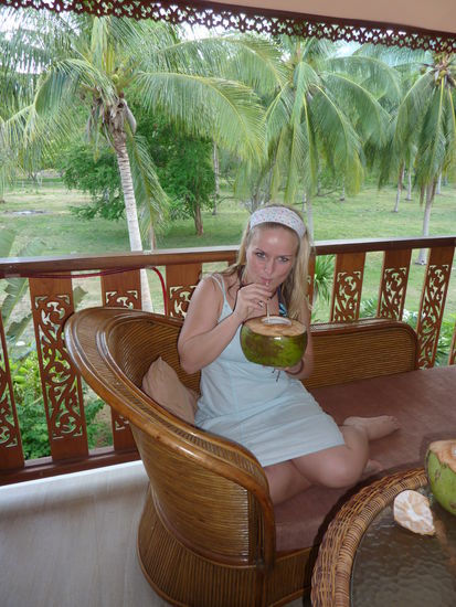 Dessert...lecker Kokusnuss vom Strand bei Theo auf der Terasse