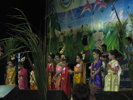 Kleiner Miss-Wettbewerb an Songkran am Strand von Hua Hin