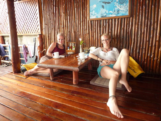 Das ist sozusagen das "Restaurant" unserer Unterkunft. Hier kann man lecker und preiswert essen. Ganz lecker gebratene Nudeln mit Gemuese und Garnelen...