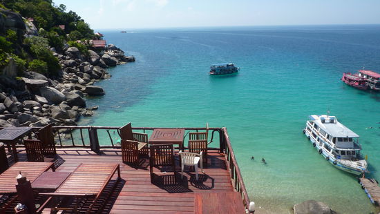 ...sieht aus wie aus der Raffaello-Werbung. Von dem weissen Schiff sind wir dann ins Wasser gesprungen. Sowas juckt hier irgendwie keinen... Alles so entspannt.