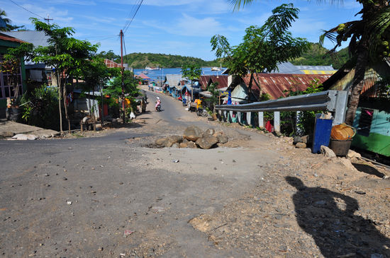 Man beachte den Strassenbelag in der Mitte