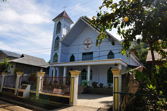 Hier gibt es übrigens christliche Kirchen und Klöster direkt neben muslimischen und mittags spielen alle gemeinsam Fussball...geht doch!!