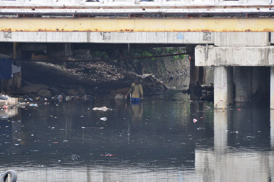 Das da links waren übrigens Hütten unter der Brücke