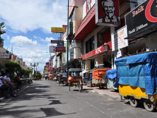 Die Malioboro-Street, Hauptmarkt- und Einkaufsstrasse