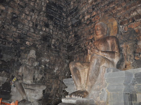 Der Candi Mendut von innen