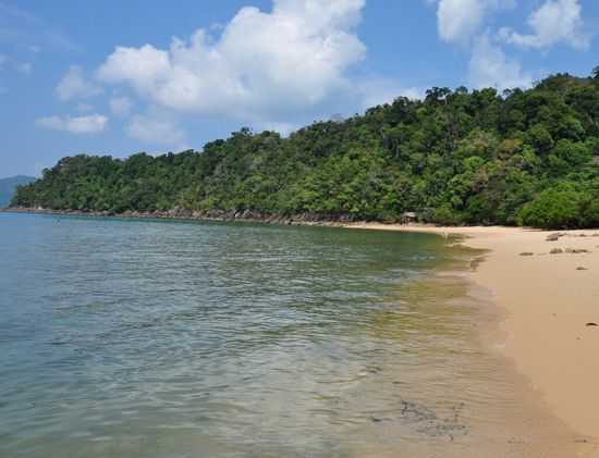 Und zwar an diesem schoenen Strand ganz auf der Spitze der Insel