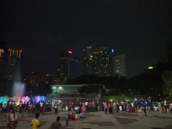 Wasserspiele mit Menschen...kommt leider nicht ganz so gut rüber