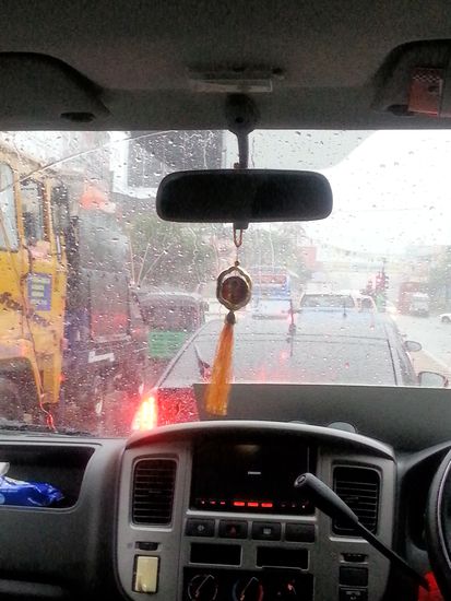 Negombo-34 Grad-Regen-die Frisur? Ein gekrüsselter Traum