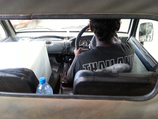 Finde den Fehler auf dem T-Shirt im singhalesischen Nationalpark...