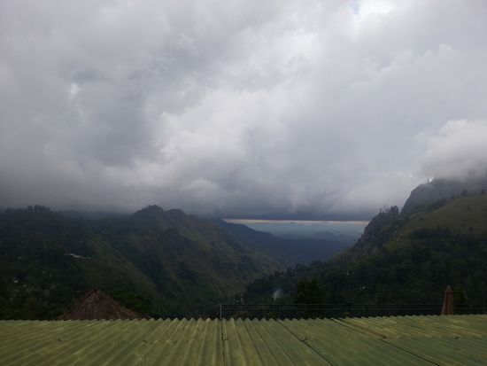 Unser Ausblick vom Balkon mit aufziehendem Gewitter