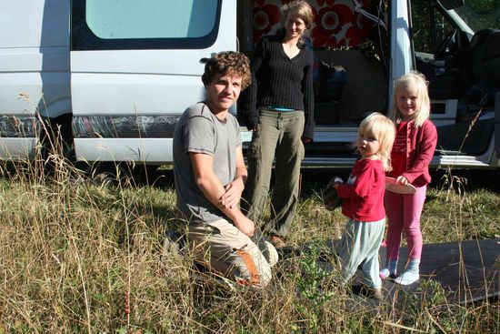 Dieses Foto entstand noch im Herbst 09, aber immerhin mal ein Foto von uns zusammen.