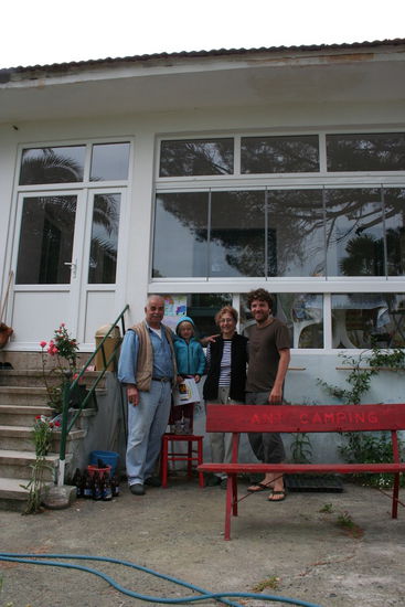 Hier nochmal vor ihrem Haus, wir wollen sie übrigens auf der Rückreise nochmal besuchen.