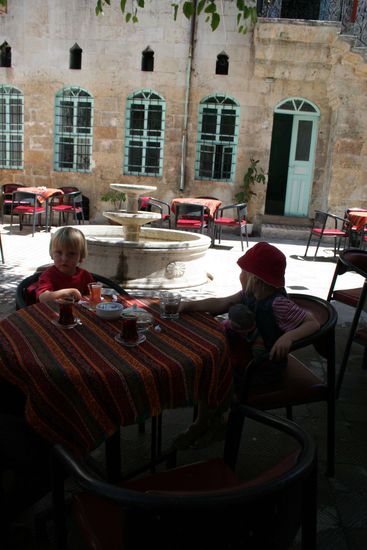 Ein kleines nettes Innenhofteehäuschen in Antep.