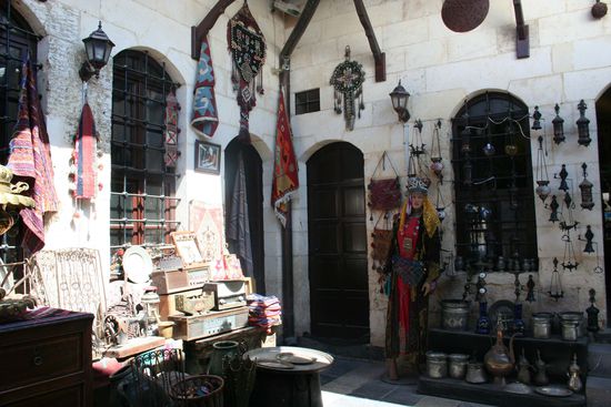 Hier ein Teil des Gasthauses, das gleichzeitig wie ein Museum ist, hier erstanden wir auch unsere Teekanne.