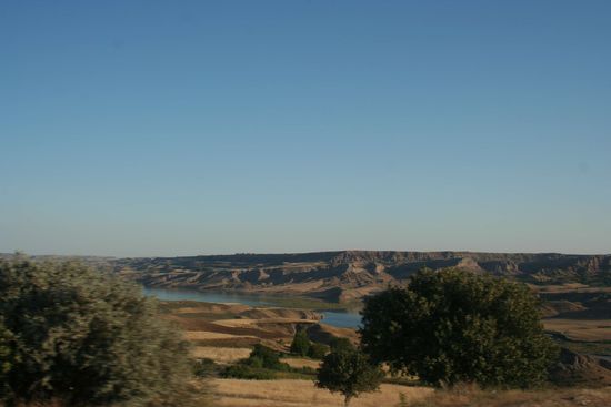Der Atatürkstausee, natürlich nur ein kleines Stückchen vom aufgestauten Euphrat.