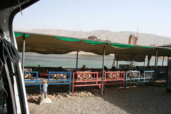 Unser Abendessensort in Hasankeyf, allerdings zu mückig zum Draussenschlafen.