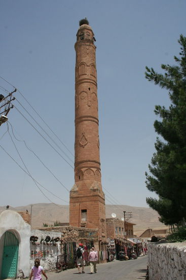 Man beachte den Storch auf dem Turm.